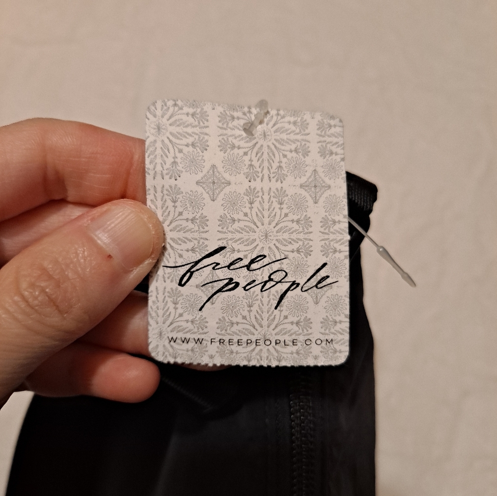Free People Movement Black Crossbody Sling Bag with Adjustable Strap - Picture 10 of 10